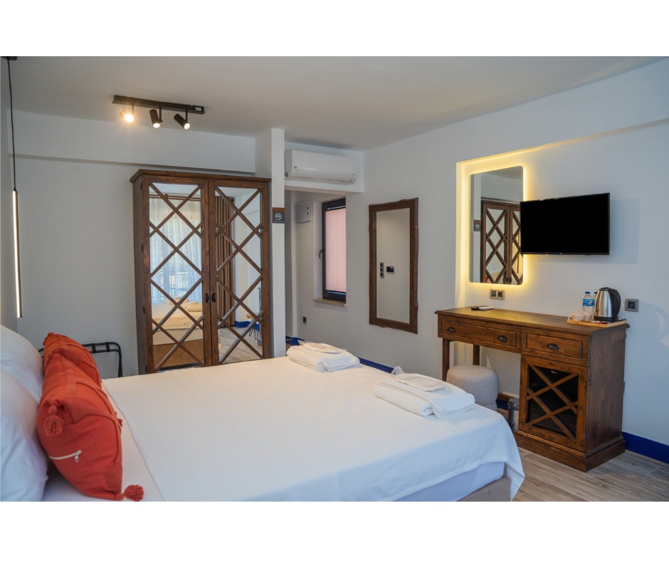 Aris Boutique Hotel Image